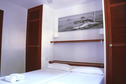 Apartamentos Club Cala Azul Sant Carles de Peralta Kültér fotó