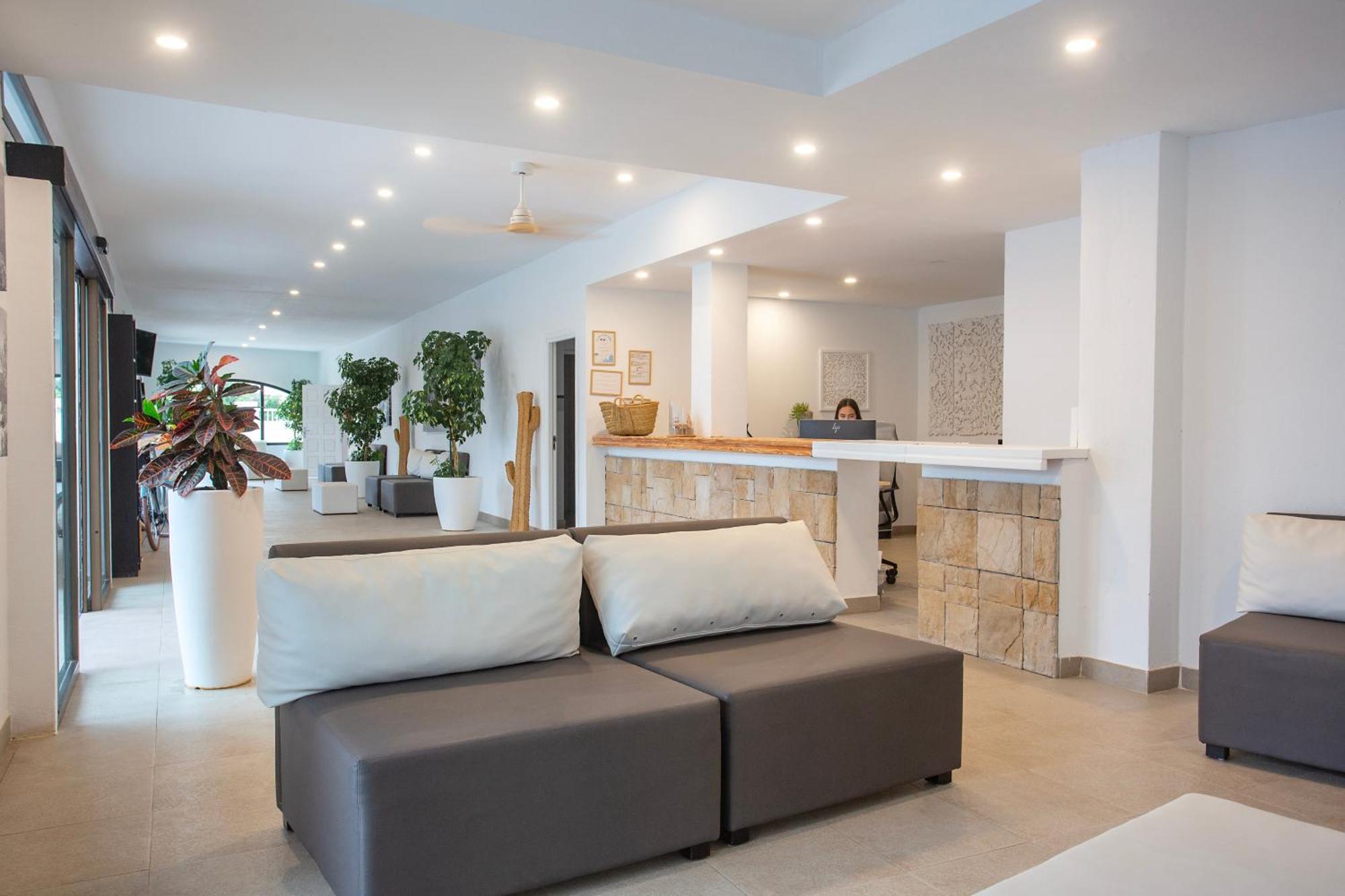 Apartamentos Club Cala Azul Sant Carles de Peralta Kültér fotó